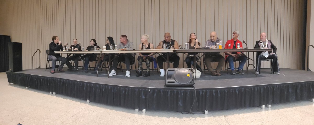 MiKeMcDnet's tweet photo. @tabmok99 @CarlosPesina @masterpesina @SpanishMarieMIA ...and entire cast of the original @MortalKombat drinking @SpanishMarieMIA #SmortalKombat:#SourEdition at @CollectorsMaze #LevelUpICTcon on  #30thAnniversaryOfMortalKombat.  Case of #Beer lovingly traveled 1,300 miles from #Miami > #Wichita; one can even went back to Netherlands. https://t.co/SjmnfqHrWf
