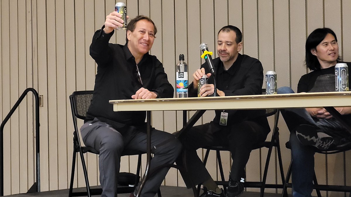 MiKeMcDnet's tweet photo. @tabmok99 @CarlosPesina @masterpesina @SpanishMarieMIA ...and entire cast of the original @MortalKombat drinking @SpanishMarieMIA #SmortalKombat:#SourEdition at @CollectorsMaze #LevelUpICTcon on  #30thAnniversaryOfMortalKombat.  Case of #Beer lovingly traveled 1,300 miles from #Miami > #Wichita; one can even went back to Netherlands. https://t.co/SjmnfqHrWf
