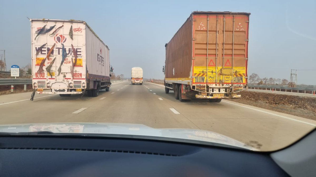 Left lane for HMV Middle for Cars and LMV , rightmost for overtaking of cars and LMV but these stupid drivers are disobeying rules and let other Vehicles to be in risk.. #Samruddhimahamarg  #drivers #riskydrivers