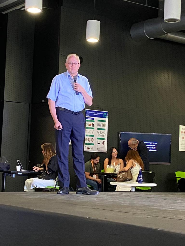 Iván Darío Agudelo Zapata (@ivanagudeloz) on Twitter photo Acompañando a mi gran amigo <a href="/JuanMAnayaC/">Juan-Manuel Anaya</a> en su conferencia: ¿Ciencia, transferencia, innovación o solución?
Con su experiencia y experticia como académico y científico nos ilustra sobre el camino que debemos recorrer para una verdadera sociedad del conocimiento. Acompañando a mi gran amigo <a href="/JuanMAnayaC/">Juan-Manuel Anaya</a> en su conferencia: ¿Ciencia, transferencia, innovación o solución?
Con su experiencia y experticia como académico y científico nos ilustra sobre el camino que debemos recorrer para una verdadera sociedad del conocimiento.
