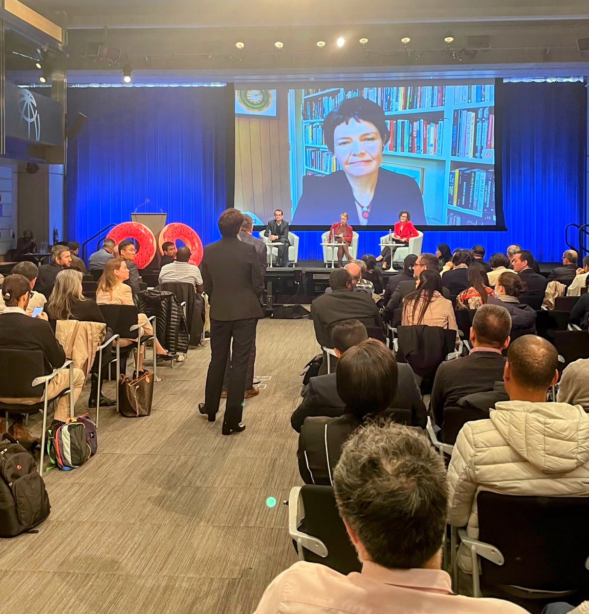 Thank you @KateRaworth for the inspiring talk today in front of 600 @WorldBank staff. It’ll be a long journey to create meaningful change but the spirit of trailblazers like you, Herman Daly, and many others gives guidance and hope. #ecologicaleconomics