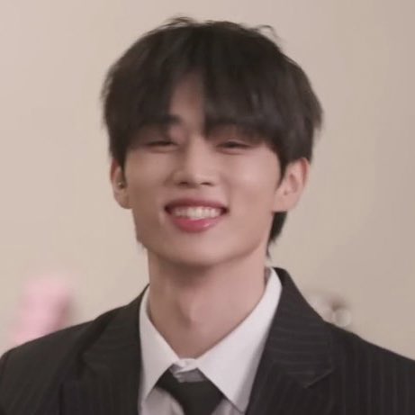 tbz smiling ◡̈ tweet media