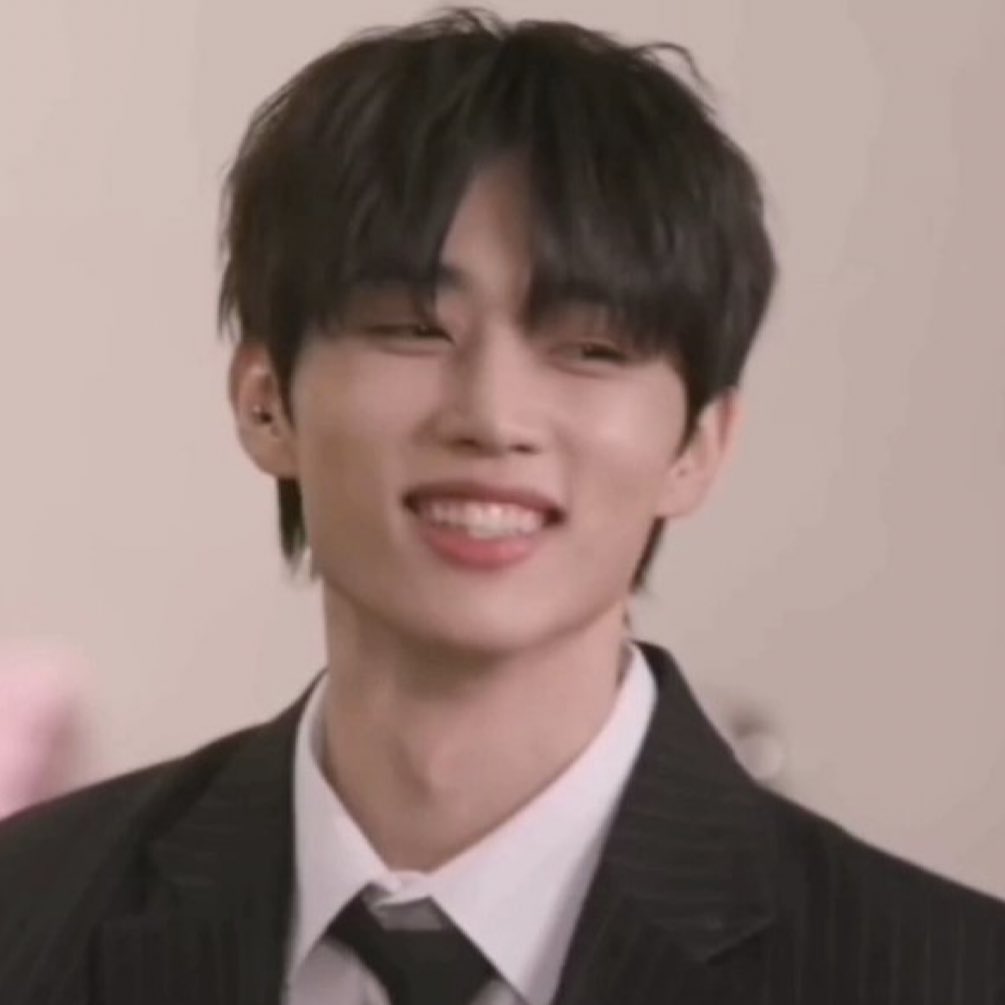 tbz smiling ◡̈ tweet media