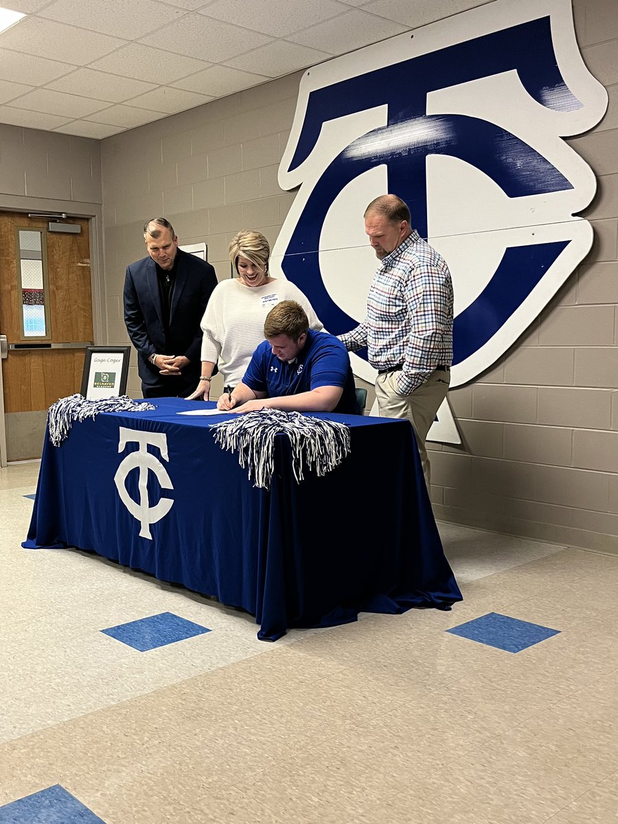CogerGage's tweet photo. Excited to announce I have committed to @BelhavenU! Thank you to all my coaches, family and teammates for your support and a big thank you to @CoachStew_BU @BlaineMcCorkle @CoachLuckeyBU for the opportunity to play! @abwinegarden @tcountyfootball @coger_tom @BelhavenFB https://t.co/Ftk1DyJIof