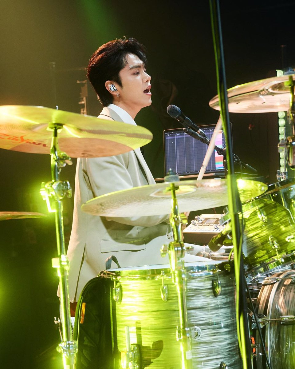 공계 사진 이쁘당! 웬일로 보라초록조명 없고 이상한 필터 없는 하준 사진 올리네. 기적 (/^▽^)/
 
instagram.com/p/CoIDHxqpMnn/…