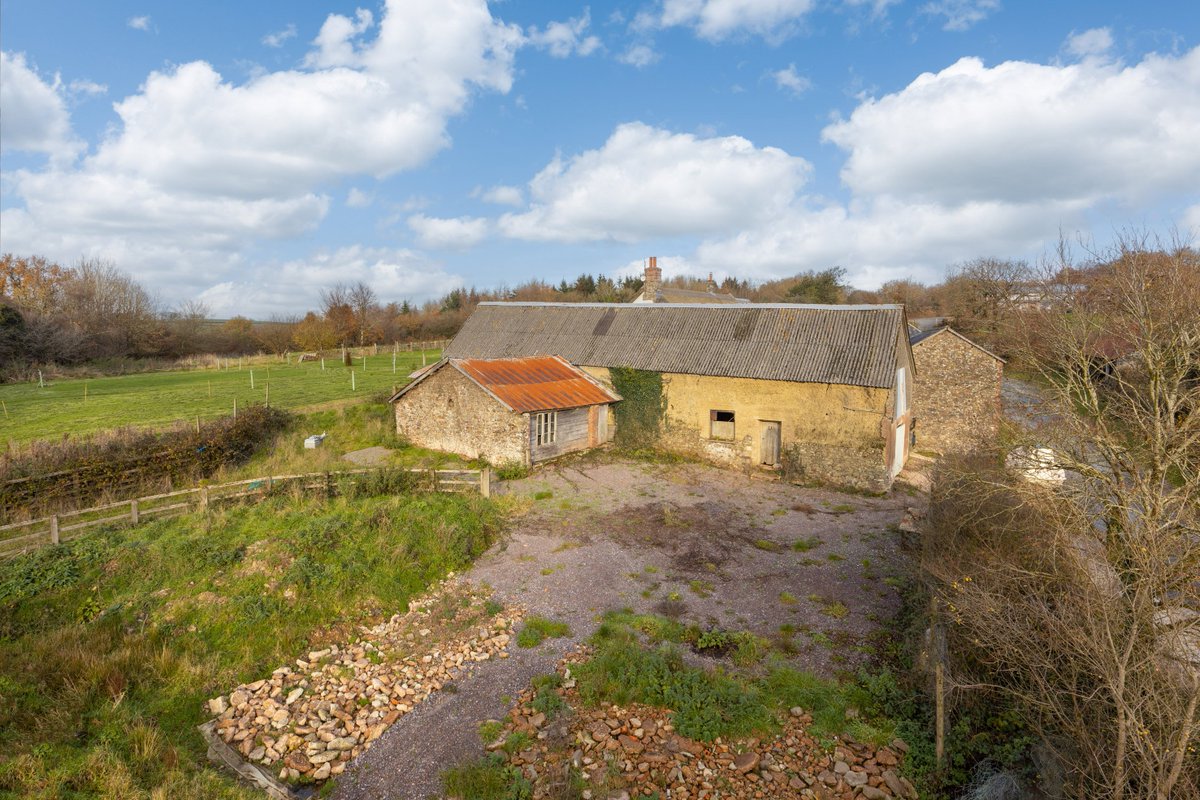Re_Format's tweet image. Detailed planning permission has been granted for the transformation of a traditional stone and cob Devon barn into a stunning country home. 
#devonbarn #architecture #architect #planningpermission #planning