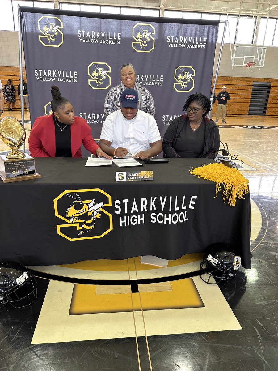 Terry Clayborn signs to Itawamba Community College. <a href="/terryclay12345/">Terry clay</a>