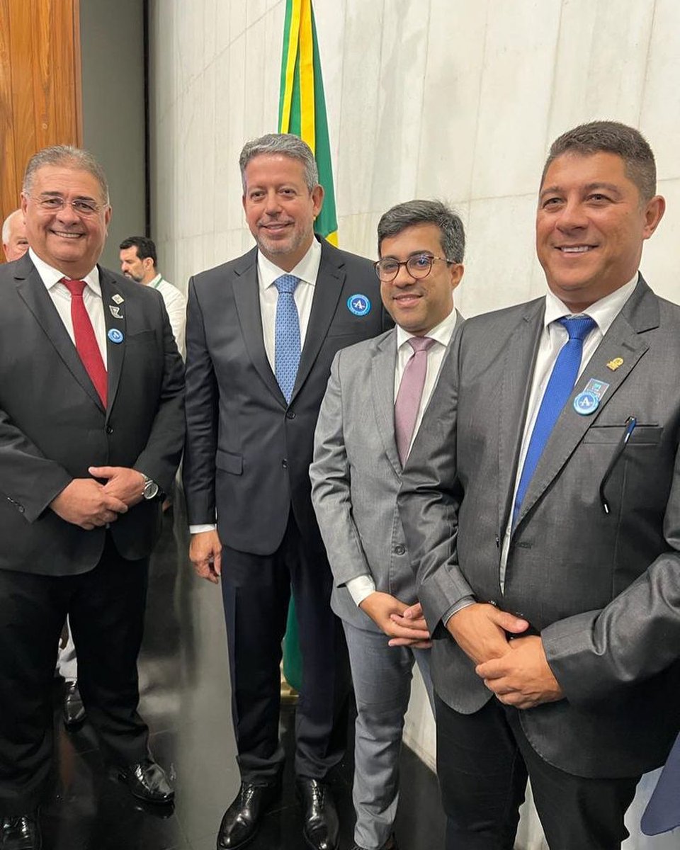 Georgeclementee's tweet photo. Prestigiando nesta quarta-feira, 1° de fevereiro, a posse do nosso deputado federal, presidente da Câmara e amigo de São Miguel dos Campos, @ArthurLira_.

Desejo sabedoria e sucesso nesse novo passo em sua trajetória política. https://t.co/OislByLBQp