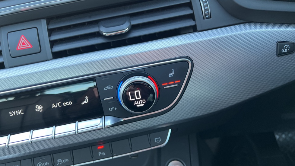 MotorParks's tweet image. ⭐Star Buy⭐

Our 2018 Audi A4 is a fantastic executive saloon that oozes class and sophistication. This model boasts Heated Front Seats, Front and Rear Parking Sensors as well as Navigation!

More info here: motorparks.co.uk/used-car-detai…

#UsedAudi #AudiA4 #Motorparks #Warrington