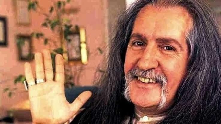 Barış, Eski Türkçedeki “varış”tan gelmiştir. Barışmak aslında varışmaktır. İki kişinin birbirine varmasından gelir.

Vefatının 24. yılında #BarışManço'yu saygı ve özlemle anıyoruz.