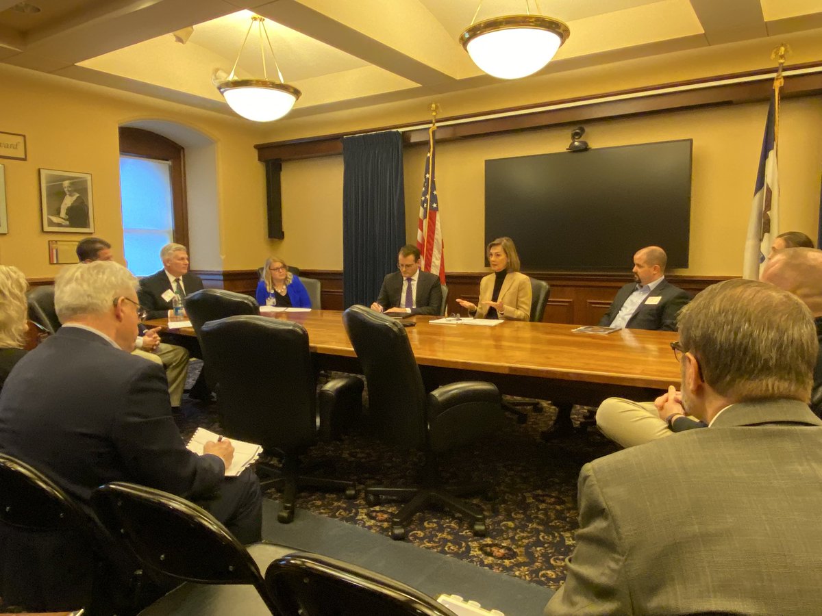 AngRogers_News's tweet photo. I’m proud to be in Des Moines today with the @SiouxlndChamber visiting @IAGovernor and @AdamGreggIA, and several state leaders. Including someone I know from the halls of Meredith: @JKonfrst !! I’m thrilled to be back in the 515 for the day. 
Go Drake💙 @DrakeSJMC https://t.co/8raH0pymrh
