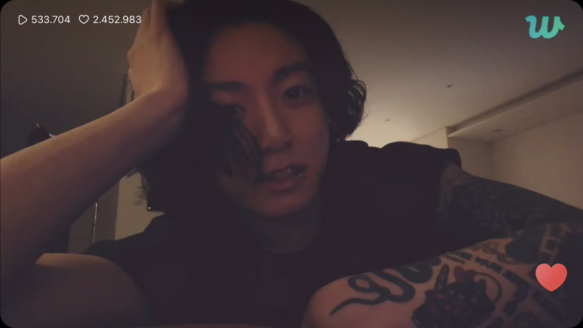 [01022023] Hal-hazırda Jungkook canlı yayımdadır!

(m.weverse.io/bts/live/2-113…)