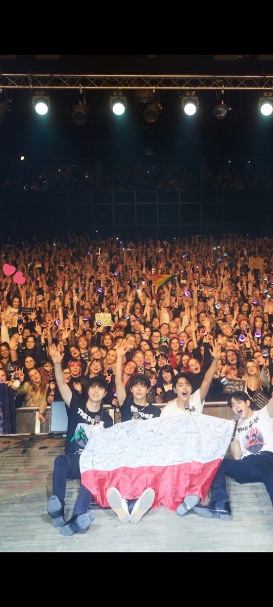 omg nasze ręce mają zdjęcie z the rose #theroseinwarsaw