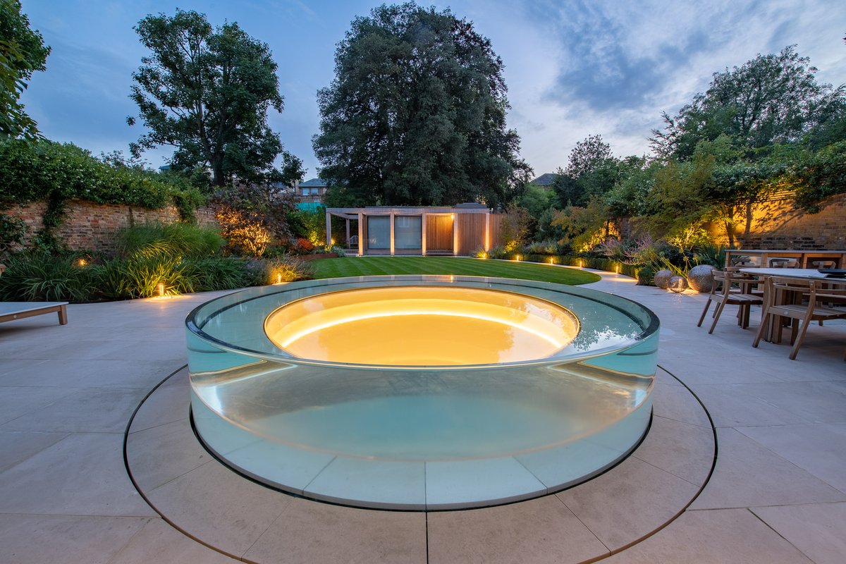 This feature is shaped like a giant petri dish with overflowing infinity edges; it’s made from a single piece of acrylic and acts as a skylight for a spiral staircase in the basement below. 📷: @paulupward1 Designer: Andy Ewing