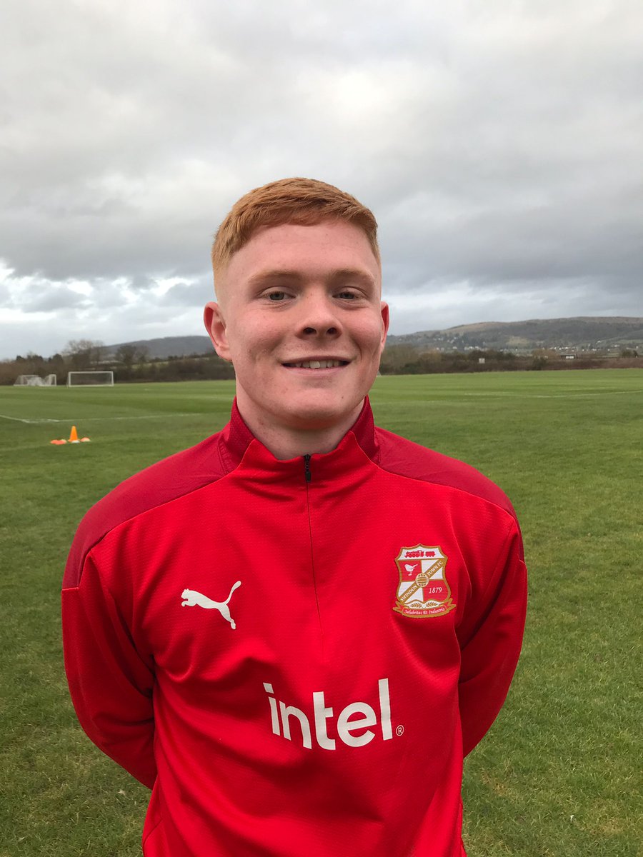 THREE FROM THREE for our @Commnweal C6. Great work, with the Firsts progressing to the next round in the cup, and our Seconds and Thirds each bagging a valuable three points.

Here are a couple of photos from our Thirds game, and of our player of the day: Charlie Stammers 🔴⚪️⚽️