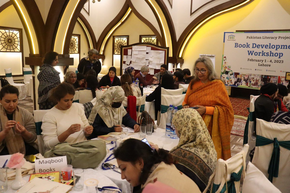 itacecorg's tweet image. #Highlights 
Day 1 of the 4-day Book Development Workshop under #PakistanLiteracyProject conducted by Mr. Mahesh Prathirathna of @RoomtoRead &amp;amp; Ms. @husain_rumana of #ITACEC in Lahore. Three workshops have been planned in order to develop 15 exciting #storybooks for #children