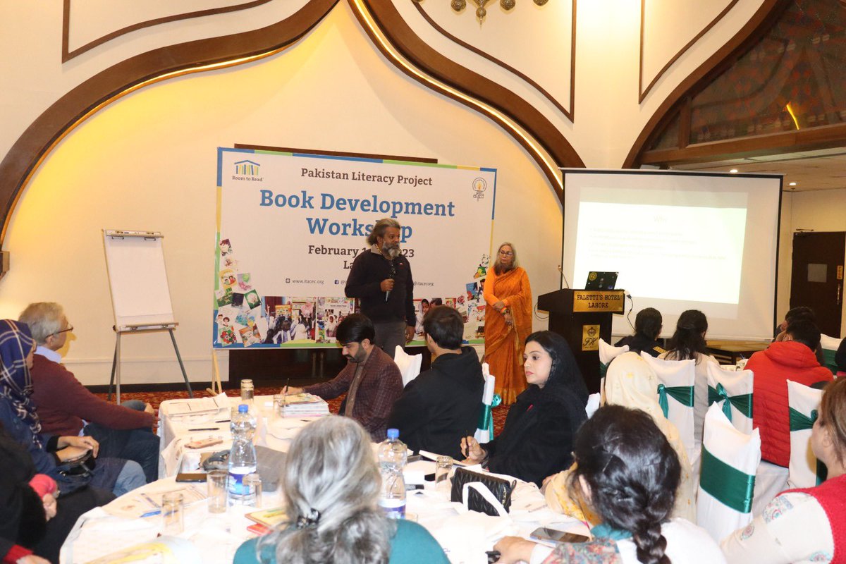itacecorg's tweet image. #Highlights 
Day 1 of the 4-day Book Development Workshop under #PakistanLiteracyProject conducted by Mr. Mahesh Prathirathna of @RoomtoRead &amp;amp; Ms. @husain_rumana of #ITACEC in Lahore. Three workshops have been planned in order to develop 15 exciting #storybooks for #children