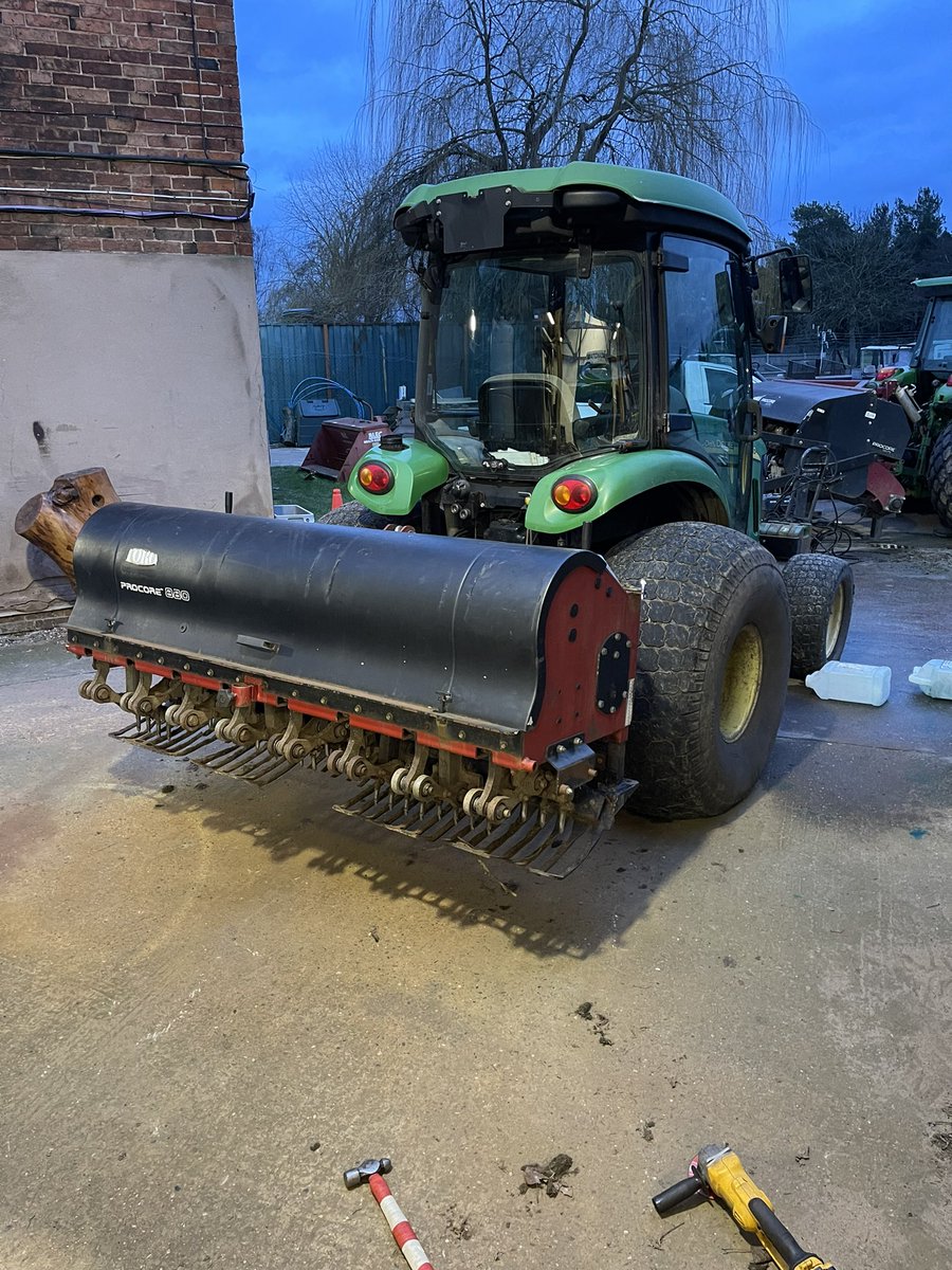 AxtonMatthew's tweet photo. Sometimes you need to do that extra bit to help keep things moving the next day. End caps on the roller welded up after one failed. Ready to refit in the morning and get back out!! @TheBelfryHotel @AngusMacleod9 @reelturftechs #turftechnician #teamwork https://t.co/8HFn4BV9eC