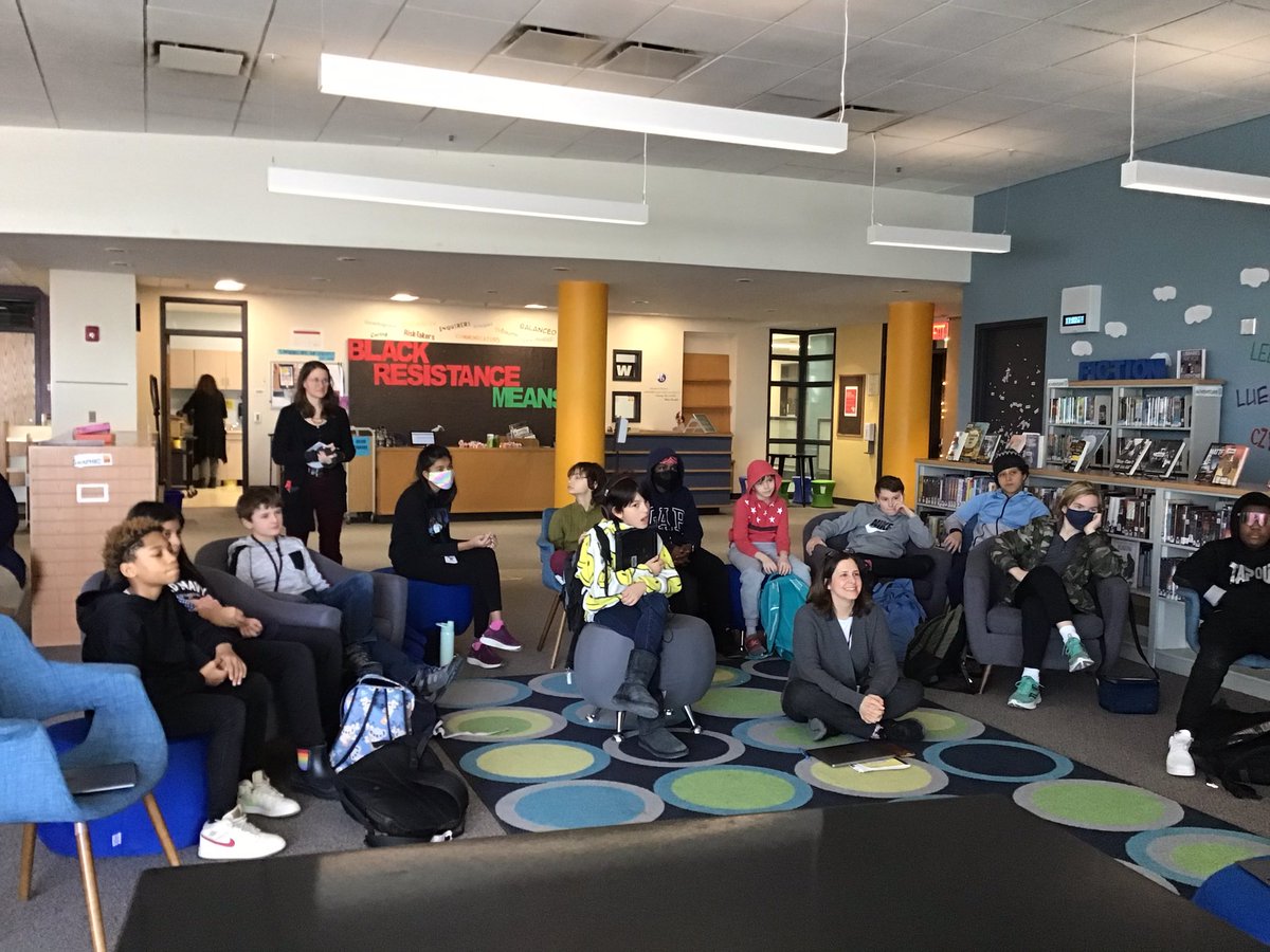 Today for #WorldReadAloudDay2023, Ms Flynn &amp; Ms Williams arranged for @EngageReaders to read &amp; talk about A Comb of Wishes. The #julianworks readers loved this experience!! #oakpark97 <a href="/OakPark97/">Oak Park District 97</a> #libraries97 <a href="/norakflynn/">Nora K Flynn</a>