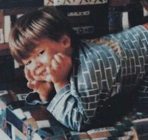 MaryGeist5's tweet photo. Happy Birthday Harry Styles! 🥳🎂🎉 https://t.co/BEy0qzyq81