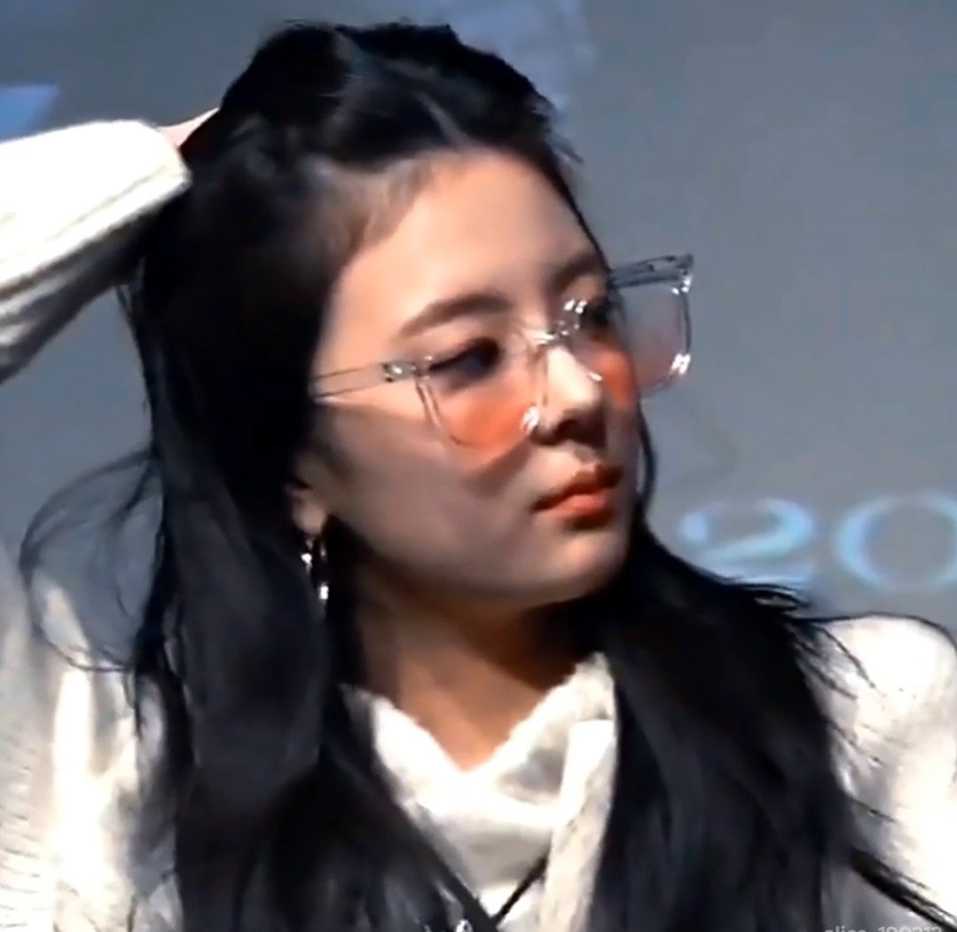 thinkitzy's tweet image. GIRL CRUSH