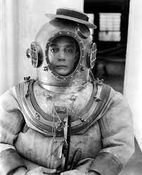 Film legend Buster Keaton died #OnThisDay in 1966. 

Immerse yourself (har har) in the making of one of his favorite of his own films, "The Navigator" (1924), on our blog!:

blogs.loc.gov/now-see-hear/2…