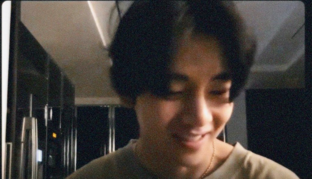 archiveofkookv's tweet photo. “Baby , tell them”      “ not now jungkookie” https://t.co/VJUtccjqsi