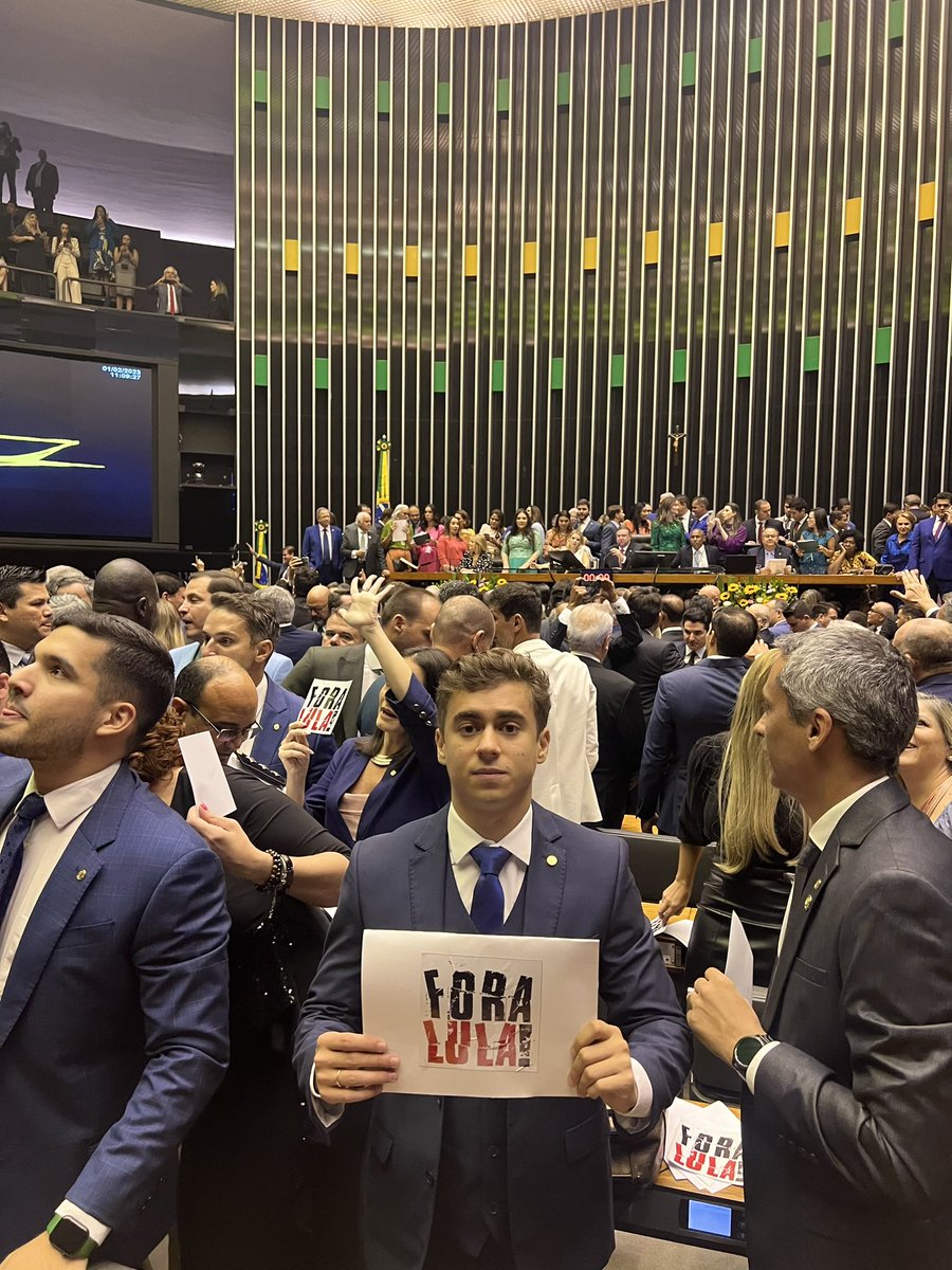 nikolasnoticias's tweet photo. A luta só está sendo iniciada, e juiz tirano nenhum no mundo tira a cadeira que  Deus e o povo concederam!!! Brasil acima de tudo, Deus acima de todos!!🇧🇷🇧🇷 https://t.co/3AIjg5ialB