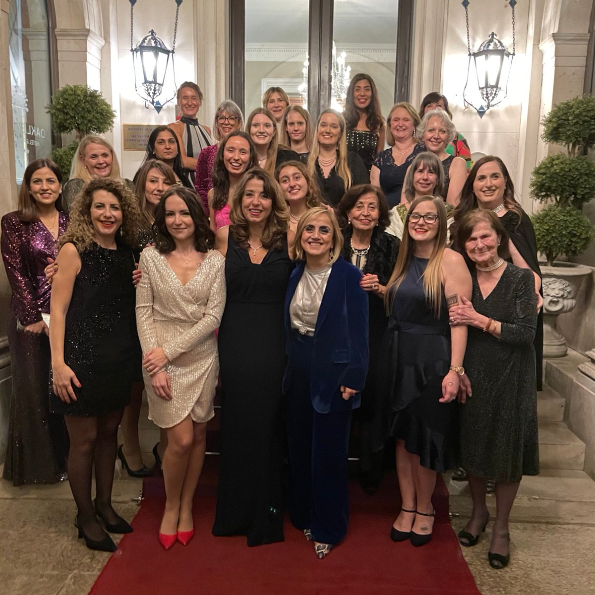 anylanguage's tweet image. A few more photos from our recent celebrations! 🎉

Well done to all the team, both in-house and external for all their hard work through 2022 👏

Read more on our blog 👉 zcu.io/qMtj 

 #prestigenetwork #anylanguage #communication #team #staff