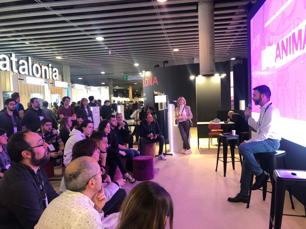 barcelonactiva's tweet photo. Acabem amb els ‘New talent pitchings’!🔛

Referents de @devicat_ i #ProAnimats donen #feedback als projectes: 

🕹#Videojoc Lumina d'@hlenamb 
🕹#Videojoc Rat Lich de @nightframes_ 
🎬#CurtAnimat Anim'm de Lídia García i Eric Clot 

Tots/es tres són alumnes de l'@emavescola.🎓 https://t.co/h4PFXKFBid
