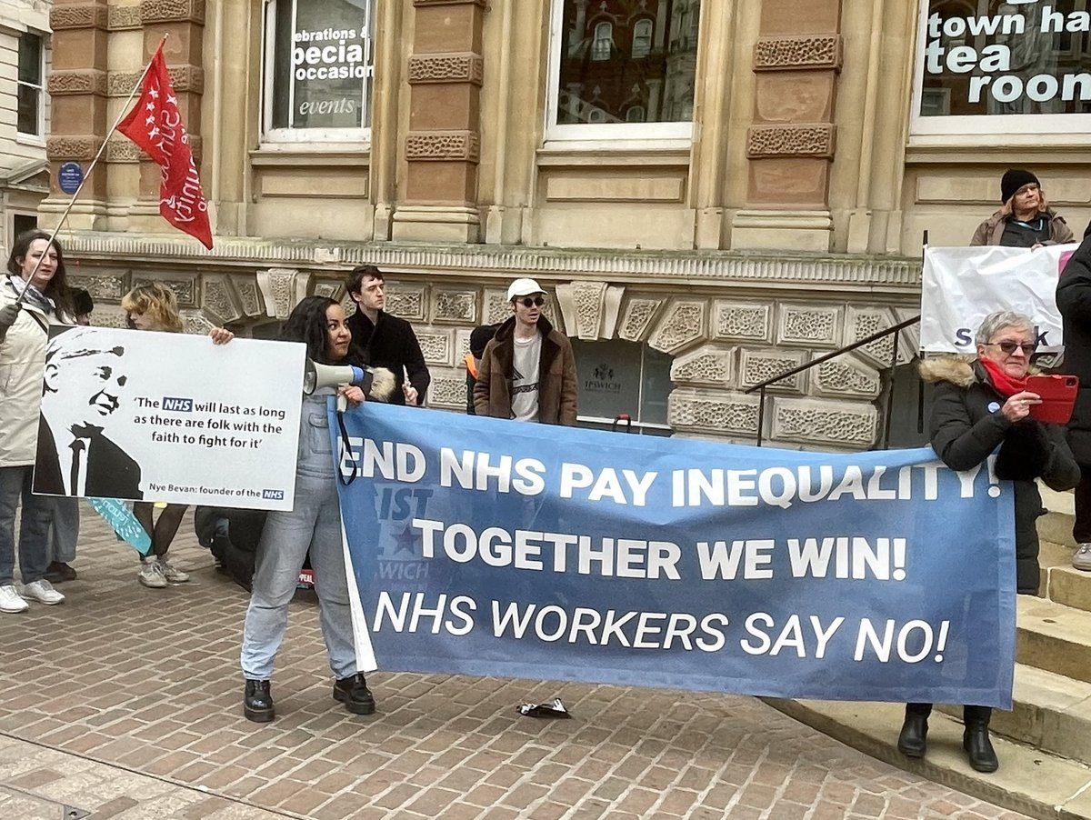 What a fantastic turnout in #Ipswich today, it really does give me some hope for the future. There was representation from numerous unions, predominantly the NEU, but contingents from UCU, CWU, RMT, RCN & UNITE.
#SupportTheStrikes #ProtectTheRightToStrike #ToriesOut209