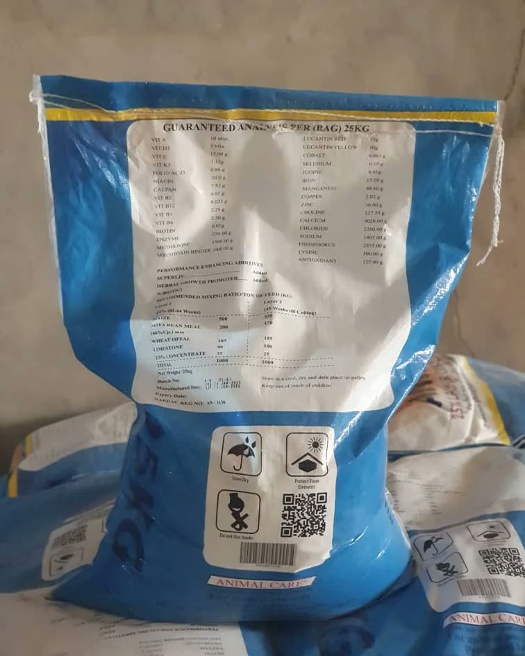 AnimalCareNig's tweet image. Provide your birds with the best nutrition with our Animix concentrate! Our feed is of the highest quality, so you can be sure that your birds are getting the nutrients they need.
 Get yours today and give your birds a healthy lifestyle!
#animalproduction #poultryfeed