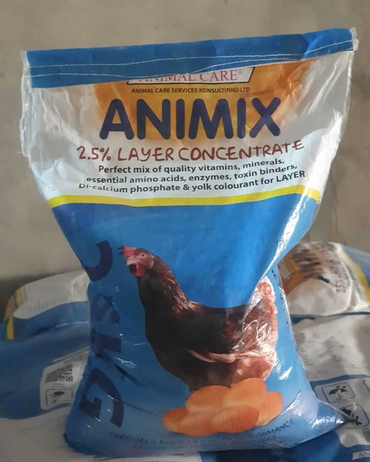 AnimalCareNig's tweet image. Provide your birds with the best nutrition with our Animix concentrate! Our feed is of the highest quality, so you can be sure that your birds are getting the nutrients they need.
 Get yours today and give your birds a healthy lifestyle!
#animalproduction #poultryfeed