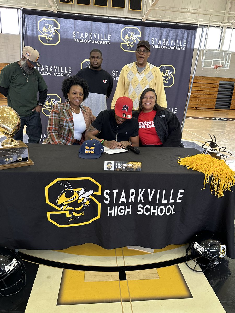 Brandon Short signs with East Mississippi Community College to further his academics and career in football. <a href="/louibrannn/">Brandon Short</a>