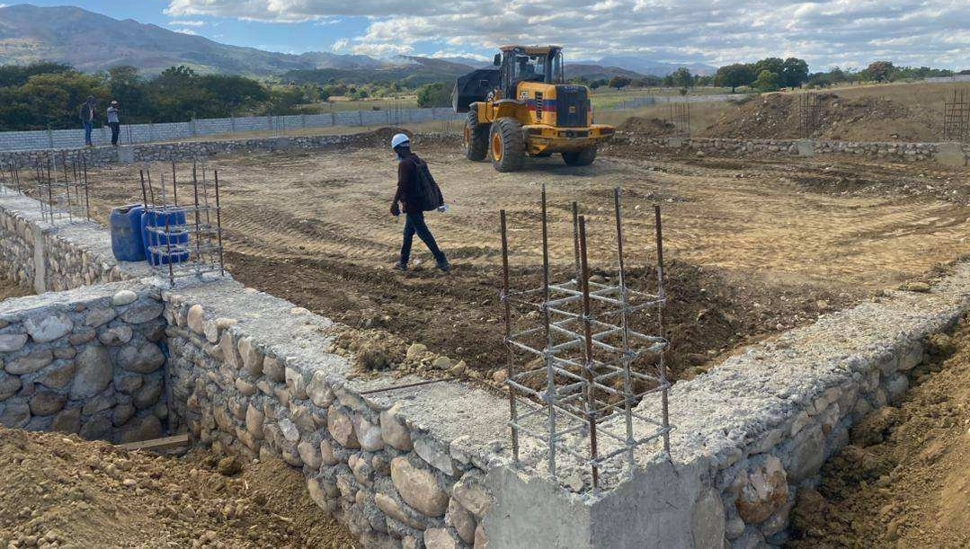 UnlockingCMTY's tweet photo. #Factory construction continues! Thanks to our crew who are working hard on this sustainable factory!
#unlockingcommunities #haitiansolution https://t.co/rO1z9G7z3N