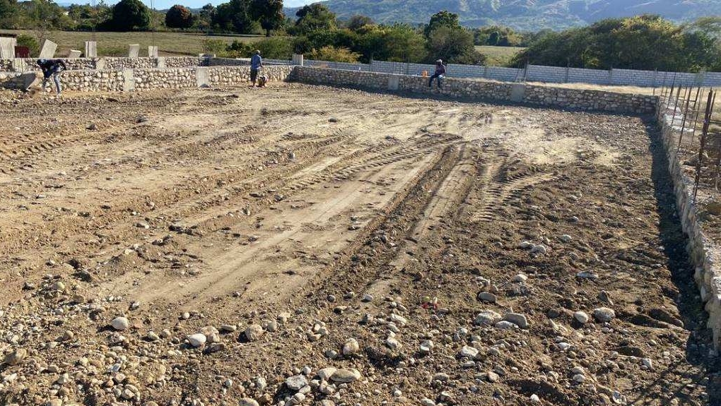 UnlockingCMTY's tweet photo. #Factory construction continues! Thanks to our crew who are working hard on this sustainable factory!
#unlockingcommunities #haitiansolution https://t.co/rO1z9G7z3N