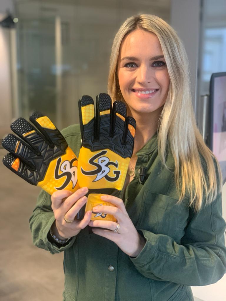 lequipedegreg's tweet photo. 🎁CADEAU DU JOUR🎁

@AliciaDauby3 vous fait gagner des gants de gardien de but ! 🧤

Pour participer : RT &amp; Follow @lequipedegreg 

Bonne chance ! 🍀

#EDG https://t.co/mijRqSPOcq