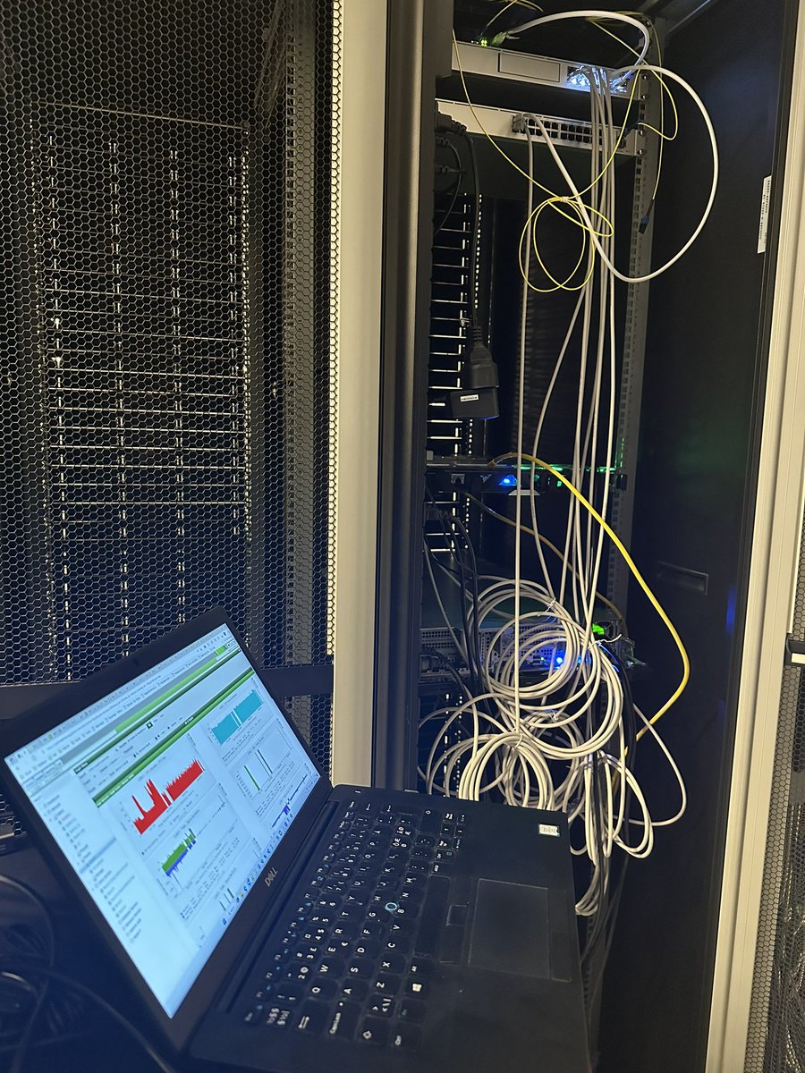 JensTheRunner's tweet photo. Don’t assign the wrong Vlan on the port you’re sitting on. Then you ending up here 🙈😬
#lifeassysop #dontcutyourselfout #sysop #datacenter #glesys #hattrick #letsplayhattrick https://t.co/USHdZemmQa