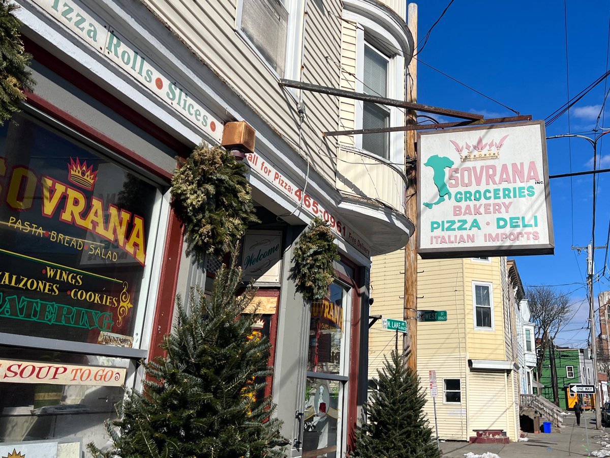 Worth the walk in the cold 🥶! 

Lunchtime in #DowntownAlbany