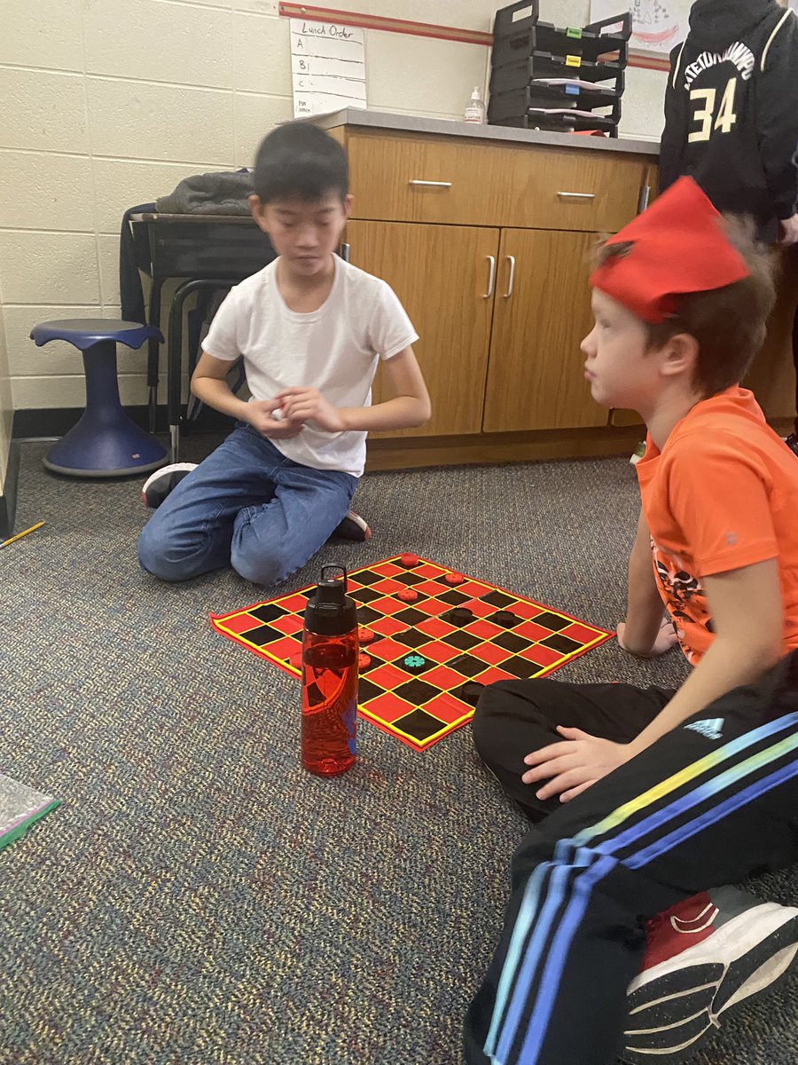 LauraLoehmann33's tweet photo. Creating New Games #GlobalSchoolPlayDay #Maplebrook #PartnersInGrowth https://t.co/axeig0kyBx