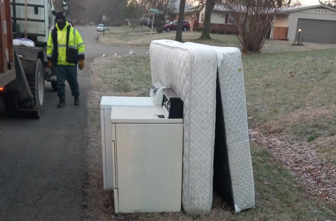 #kNOwWasteWednesday! Drop off up to 4 large household items at the Waste Reduction Center on Meriwether for FREE! Large Item Pickup by appointment is being phased in for residents in the Urban Services District! Learn more at Louisvilleky.gov/LargeItems