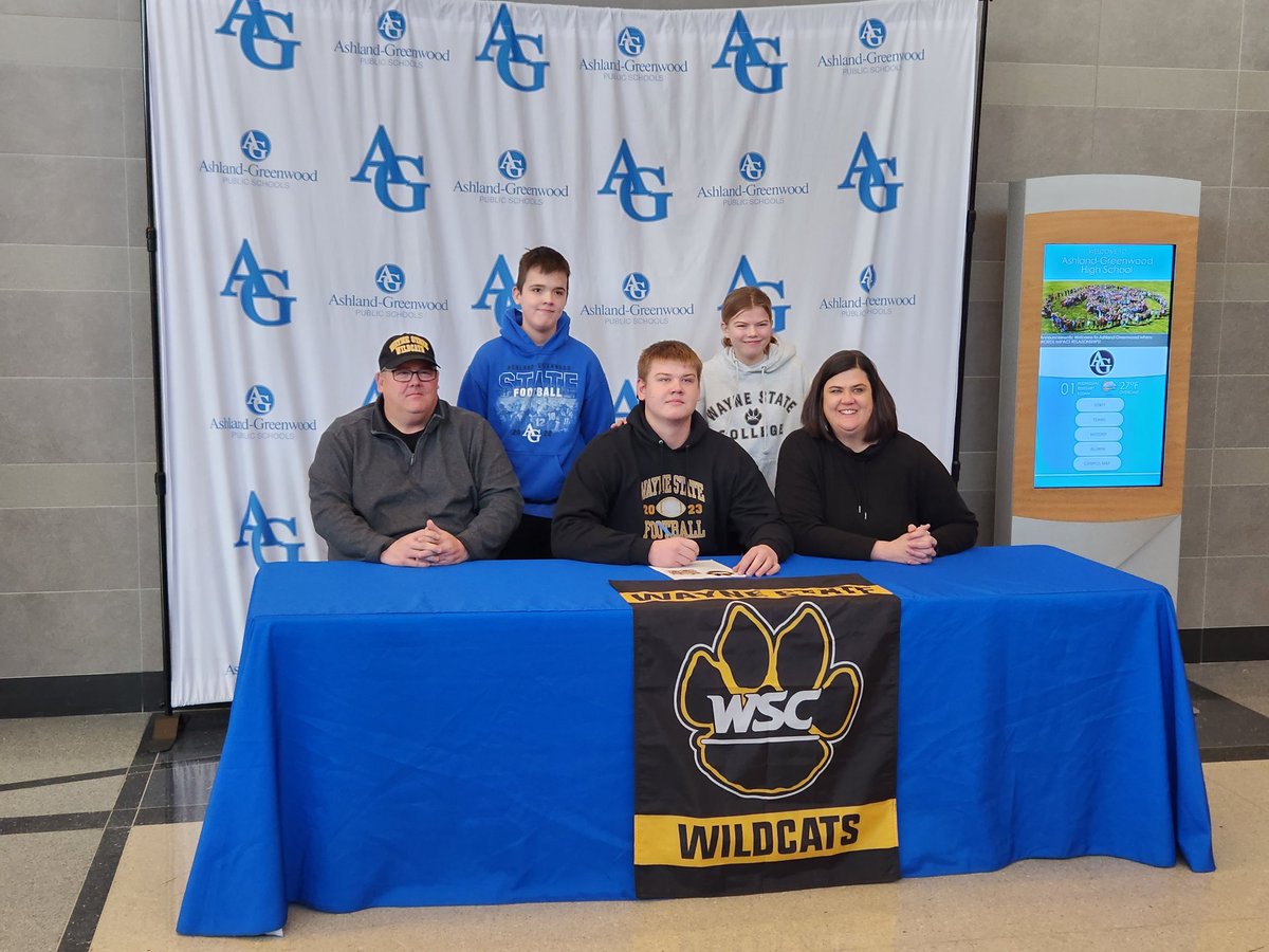 AGBluejayFball's tweet photo. Congrats to Luke Lambert @lukelambert52 for signing with Wayne State @WayneStFootball today. Lot of adversity this year but you made it through. Wildcats are getting a great player and high character kid!
#playwithHEART https://t.co/UHuSW3GNDM