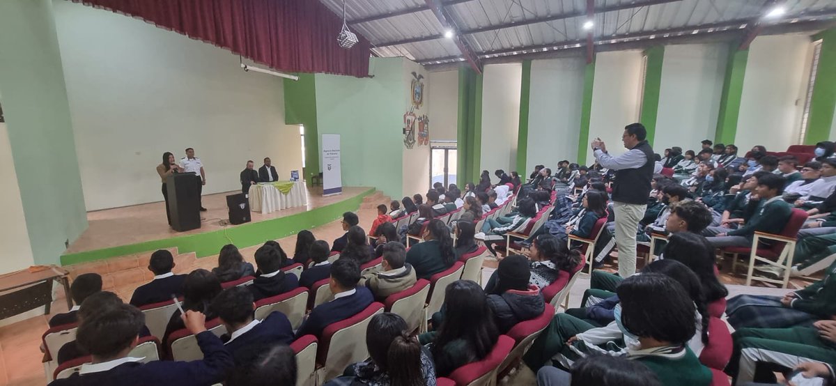 Gracias Sigsig por la acogida!!! 🫶🫶🫶 Hoy @ANT_ECUADOR presentó a los jóvenes de las UE el Anuario Nacional de Seguridad Vial.
Nuestro compromiso #SalvarVidas a través de la educación #Cadavidacuenta
#Bajalavelocidad