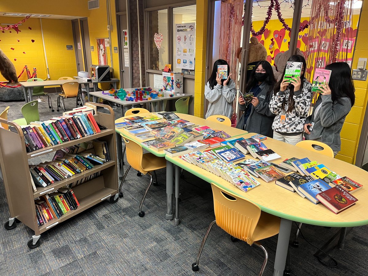 AMSlibraryFitz's tweet photo. Thank you to @HappiReaders for a FANTASTIC book donation! Kids are already so excited to take them home and read. Thanks @ChancellorLib as well! 📚@alief_middle @Alief_Libraries @AliefTech https://t.co/DIcDWWRVUj