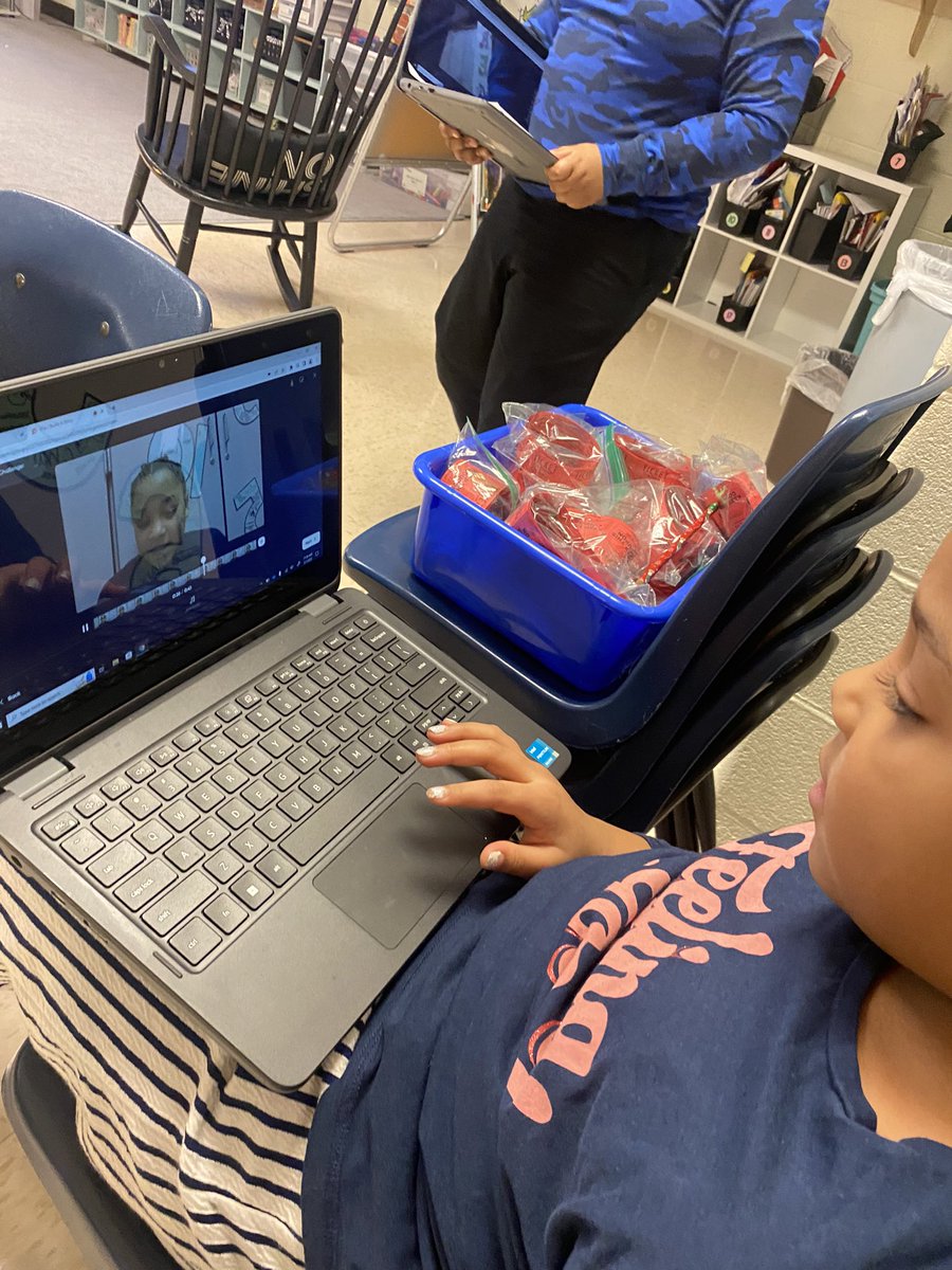 LearnwithMsLake's tweet image. We LOVE celebrating #WorldReadAloudDay! Sharing their Build a Story Challenge on  @MicrosoftFlip was a highlight for sure, and Ss were blown away listening to The People Can Fly read aloud ❤️#LearnLeadExcel @Kempcougars