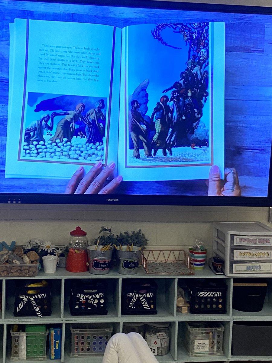 LearnwithMsLake's tweet image. We LOVE celebrating #WorldReadAloudDay! Sharing their Build a Story Challenge on  @MicrosoftFlip was a highlight for sure, and Ss were blown away listening to The People Can Fly read aloud ❤️#LearnLeadExcel @Kempcougars