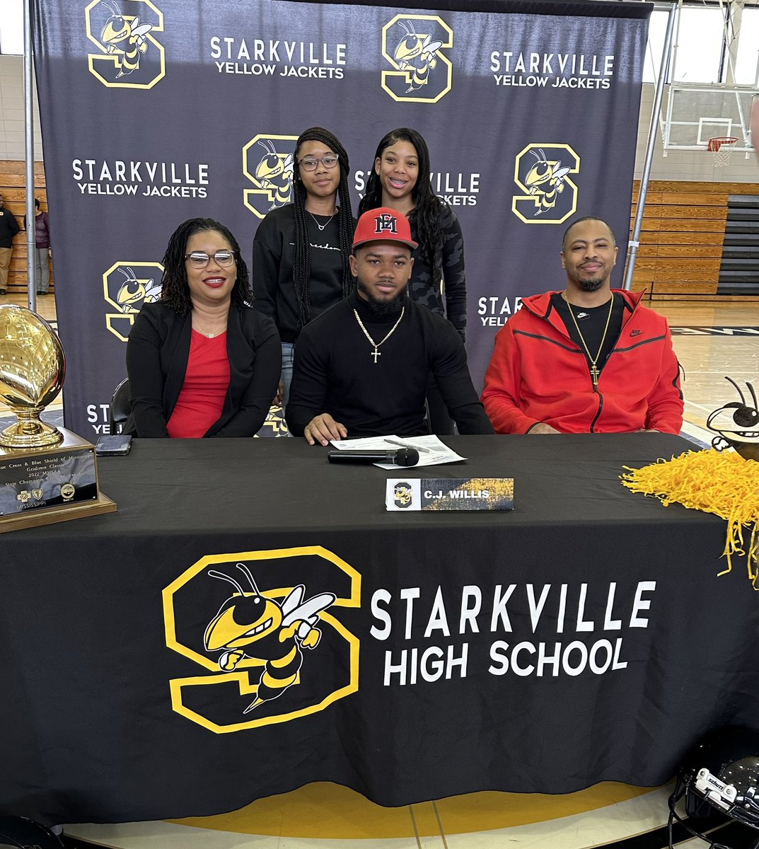 C.J. Willis signs to East Mississippi Community College to further his academic and athletic career.