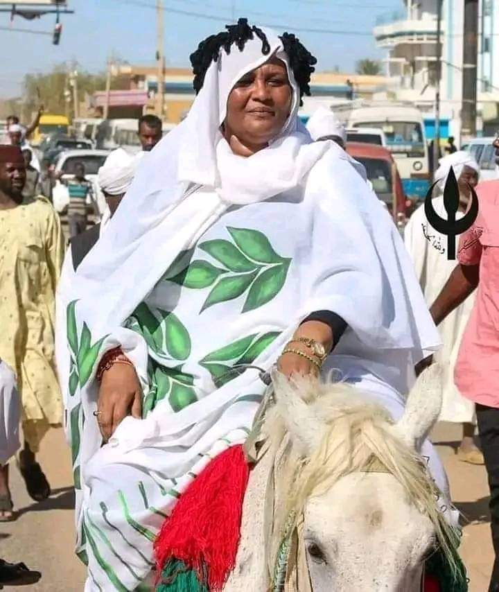 لكن بالغتي يا مريم الصادق المهدي راكبه حصان داخل السوق العربي البلد دي ما عارف دايره شنو🇸🇩🤲🤲🇸🇩🤲🤲😭😭😭💔💔💔