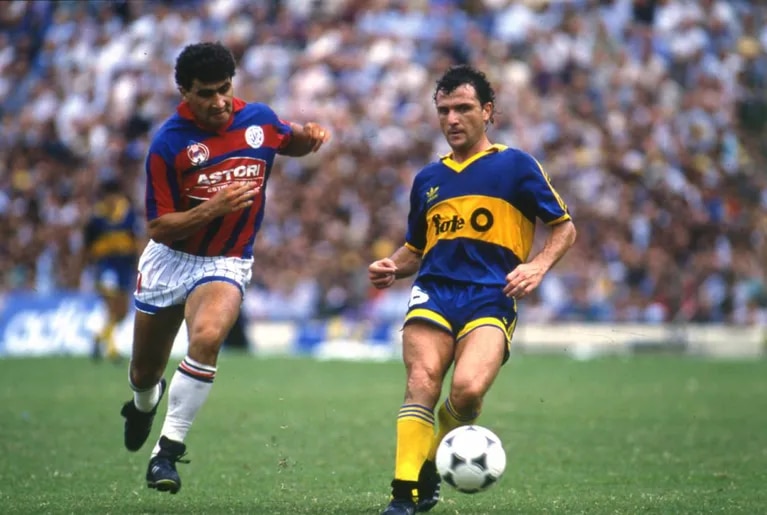 alegria_xeneize's tweet photo. 🗓 Hace 62 años nacía José Luis #Cuciuffo (✝️ 43 años). El ex defensor jugó 117 partidos con #Boca, convirtió 6⚽️ y ganó 2🏆(Supercopa Sudamericana 1989 y Recopa Sudamerica 1990).

#LeyendaXeneize https://t.co/PlccYN2wTu