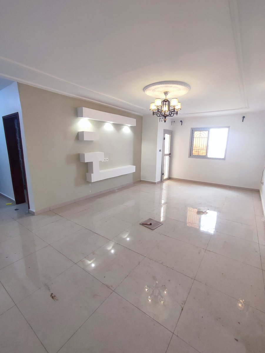 One_Immobilier's tweet photo. #yaounde #simbock
Studio neuf à louer à Angok vers Simbock
01 Salon
01 Chambre
01 Douche
01 Cuisine
Forage
Balcons
Parking
Vigile H24
Prix : 90.000 f / mois x12
620216394
#influenceurimmobilier #oneimmobiliergroup #immobilier #immobilierdeluxe237 #realstate https://t.co/E0zlli7X7S